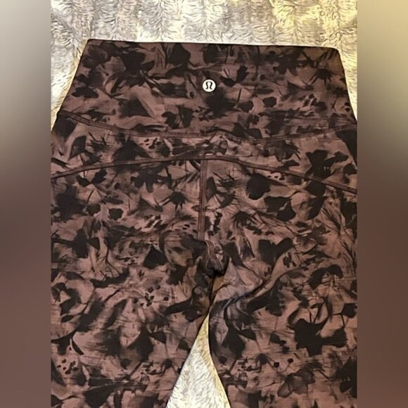 Lululemon In Movement Tight 25" *Everlux Size 4 - Picture 4 of 8